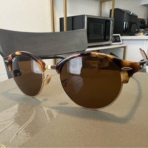 Ray Ban RB 4246 Clubround Classic Sunglasses